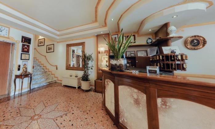 Hotel Villa Pigalle Tezze sul Brenta Esterno foto