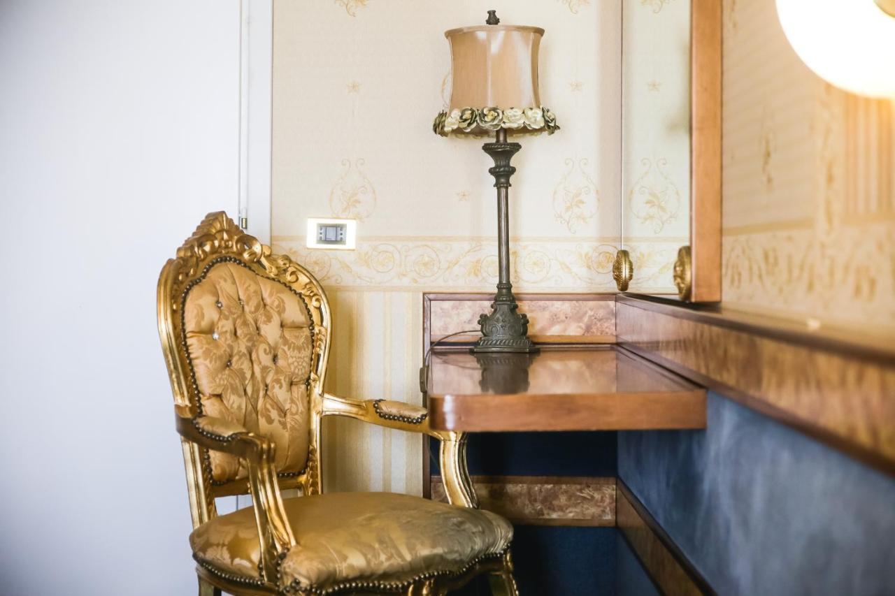 Hotel Villa Pigalle Tezze sul Brenta Esterno foto