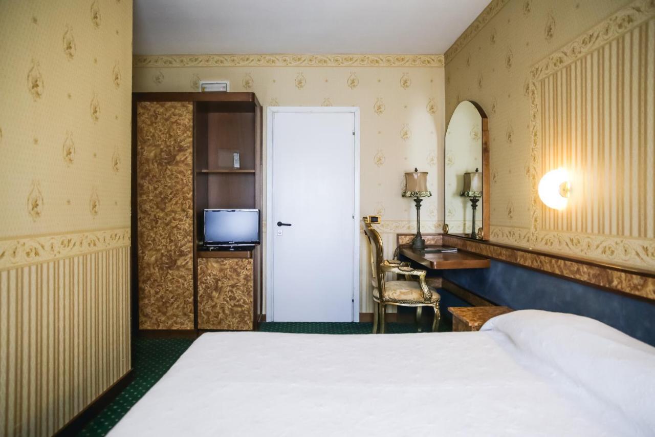 Hotel Villa Pigalle Tezze sul Brenta Esterno foto