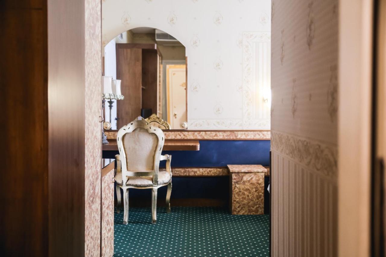 Hotel Villa Pigalle Tezze sul Brenta Esterno foto