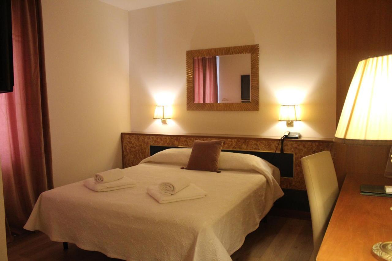Hotel Villa Pigalle Tezze sul Brenta Esterno foto