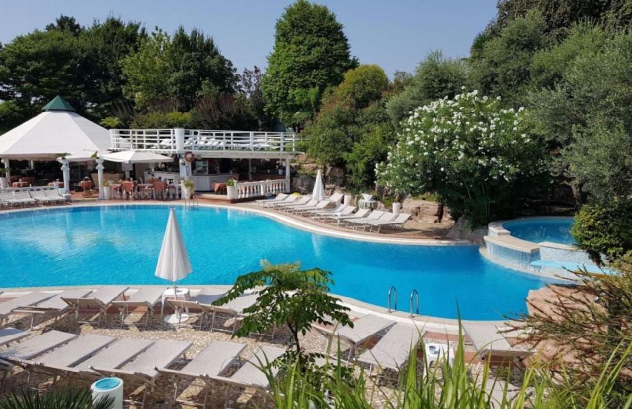 Hotel Villa Pigalle Tezze sul Brenta Esterno foto