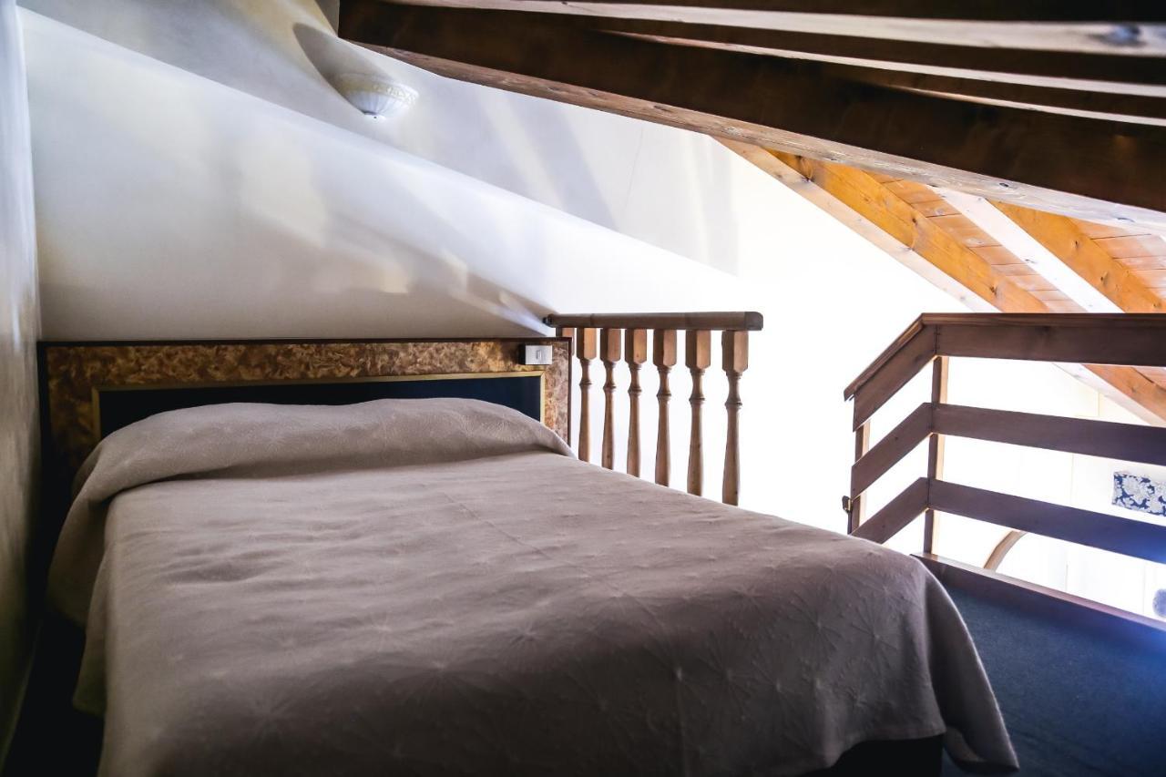 Hotel Villa Pigalle Tezze sul Brenta Esterno foto