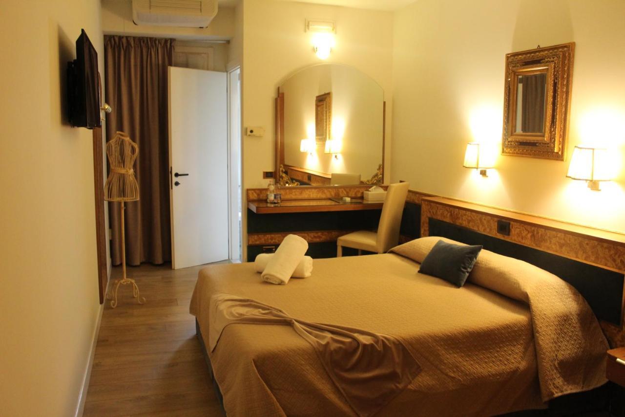Hotel Villa Pigalle Tezze sul Brenta Esterno foto