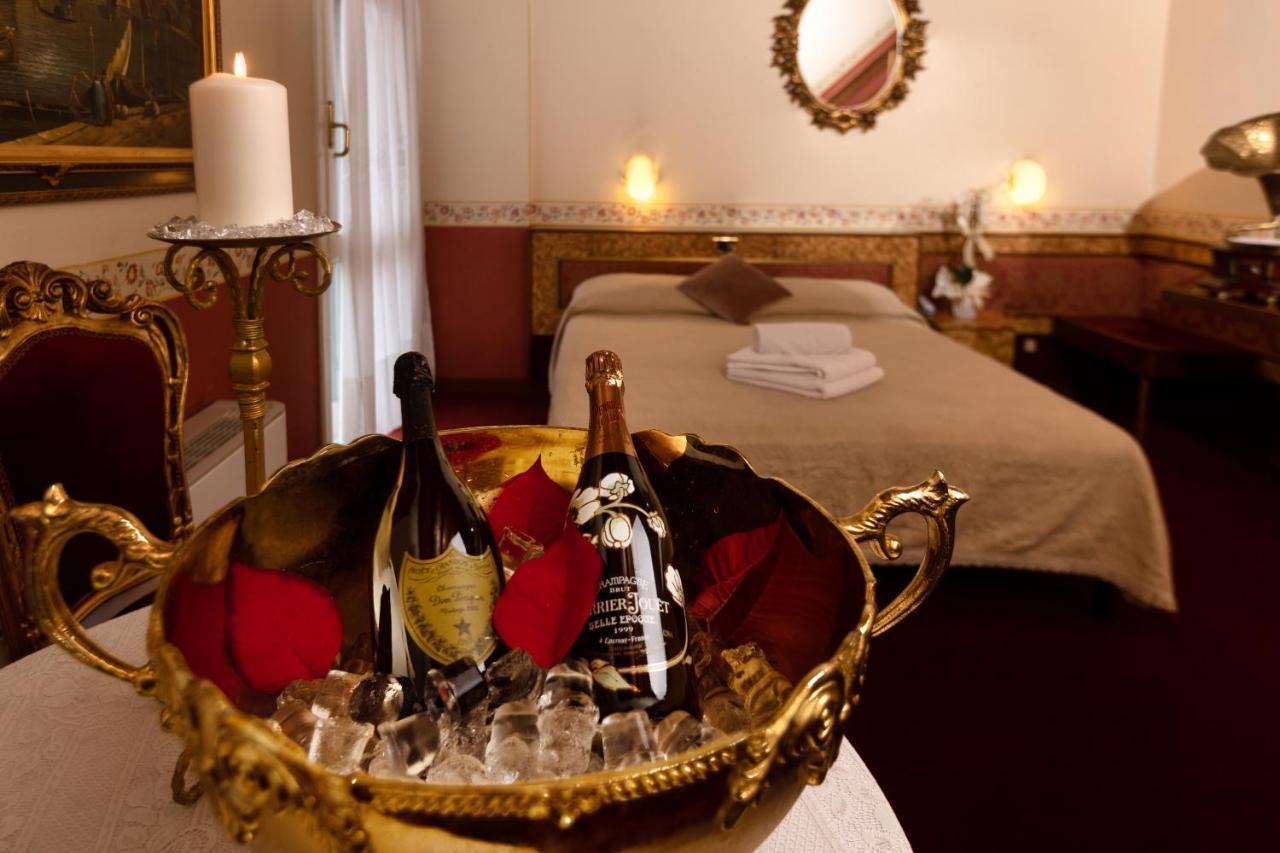 Hotel Villa Pigalle Tezze sul Brenta Esterno foto