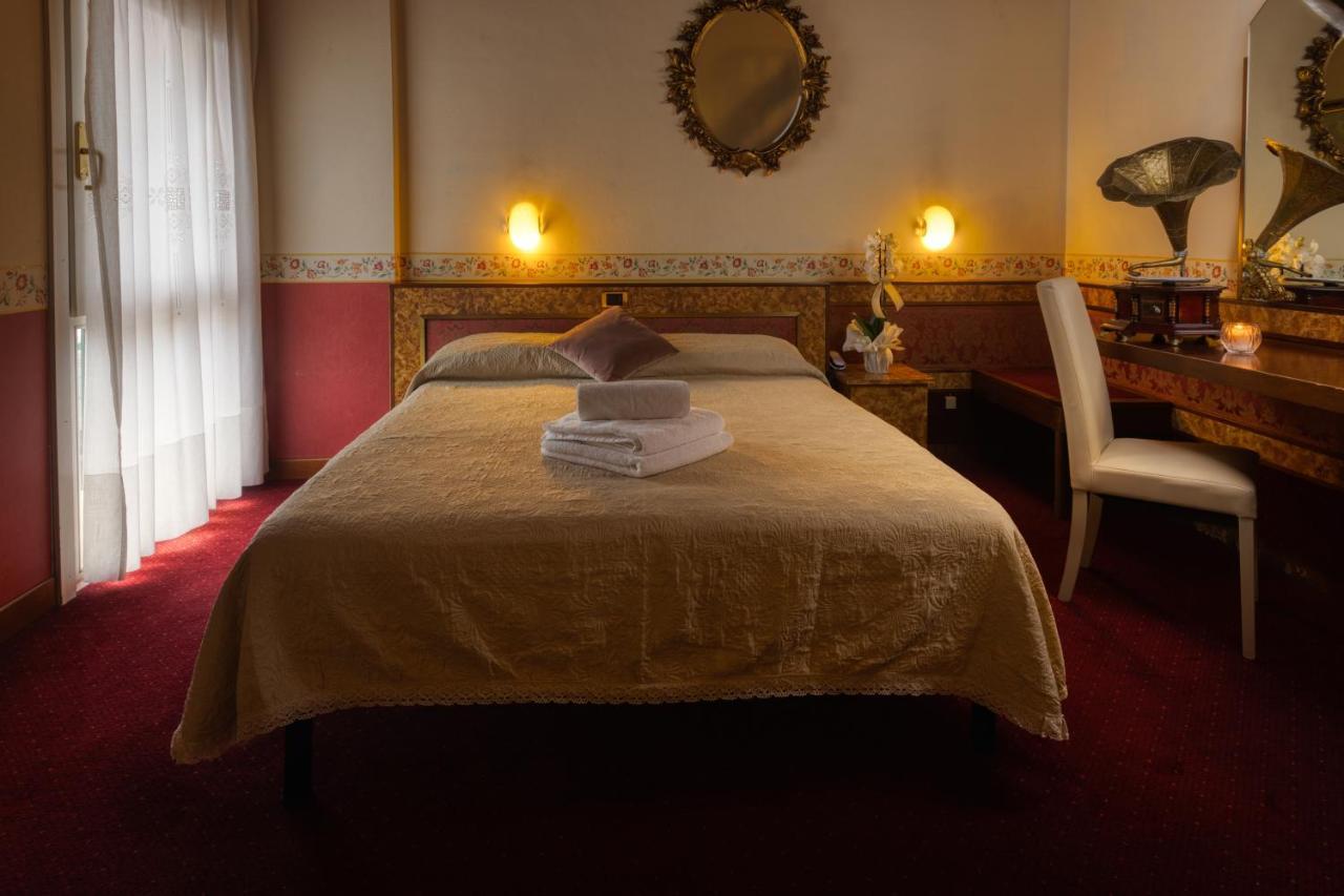 Hotel Villa Pigalle Tezze sul Brenta Esterno foto