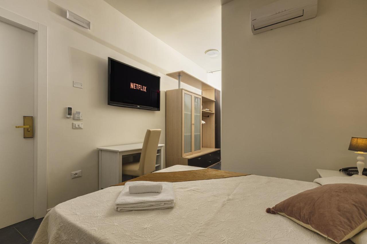 Hotel Villa Pigalle Tezze sul Brenta Esterno foto